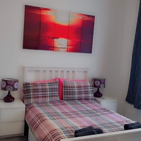 2 Bed 1St Floor Apartment-Own Entrance & Parking Portsmouth Extérieur photo