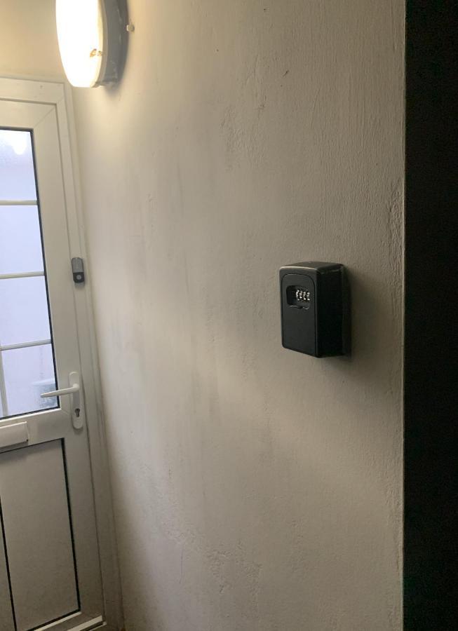 2 Bed 1St Floor Apartment-Own Entrance & Parking Portsmouth Extérieur photo