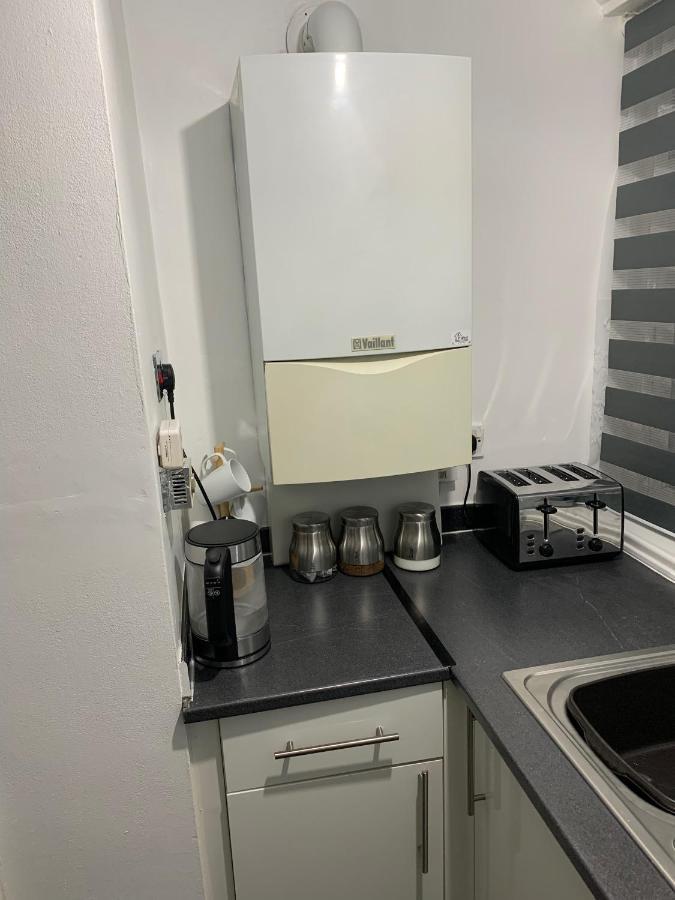2 Bed 1St Floor Apartment-Own Entrance & Parking Portsmouth Extérieur photo