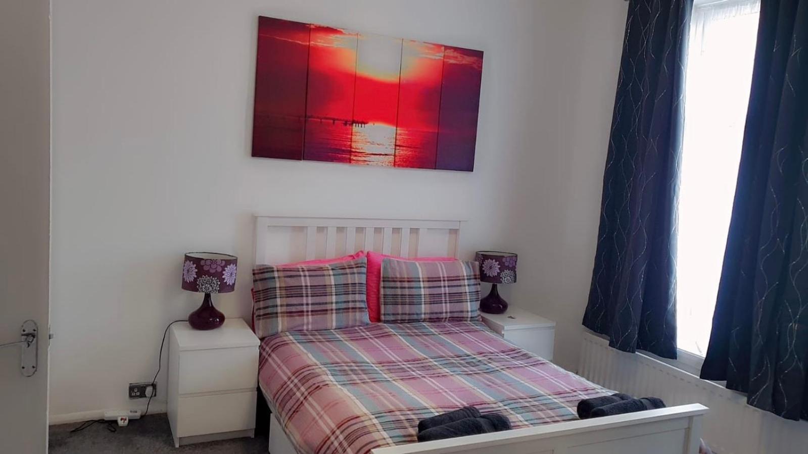 2 Bed 1St Floor Apartment-Own Entrance & Parking Portsmouth Extérieur photo