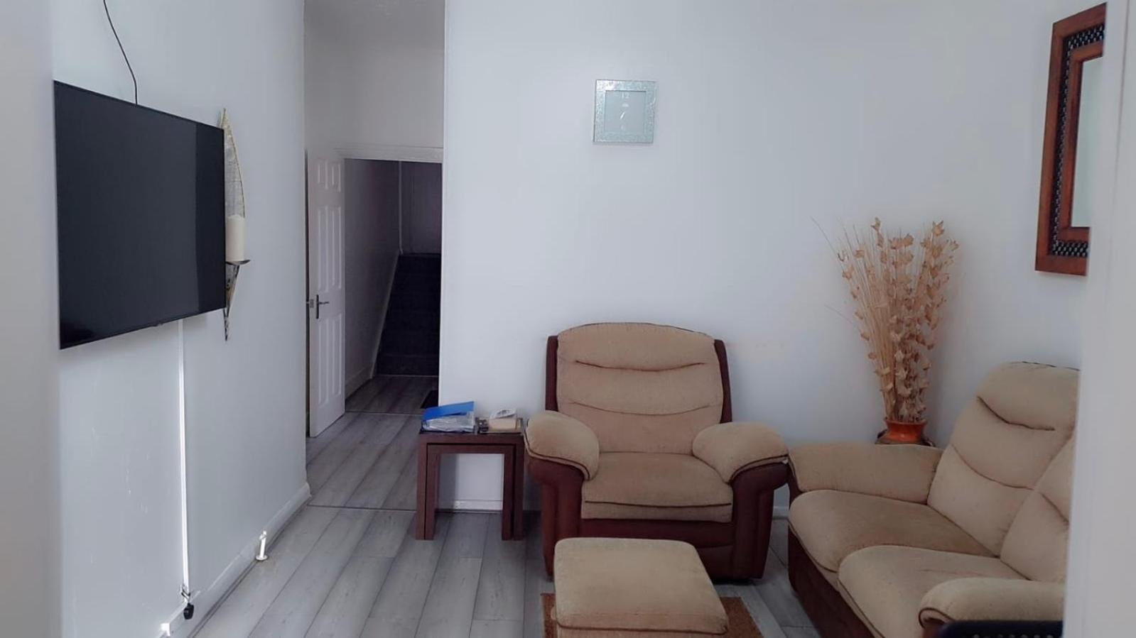 2 Bed 1St Floor Apartment-Own Entrance & Parking Portsmouth Extérieur photo