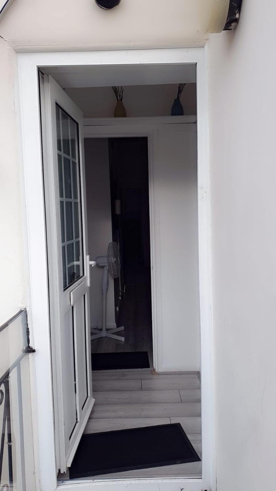 2 Bed 1St Floor Apartment-Own Entrance & Parking Portsmouth Extérieur photo